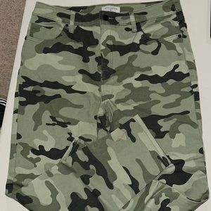 Nili Lotan camo jeans hard to find size 12  Box 2
